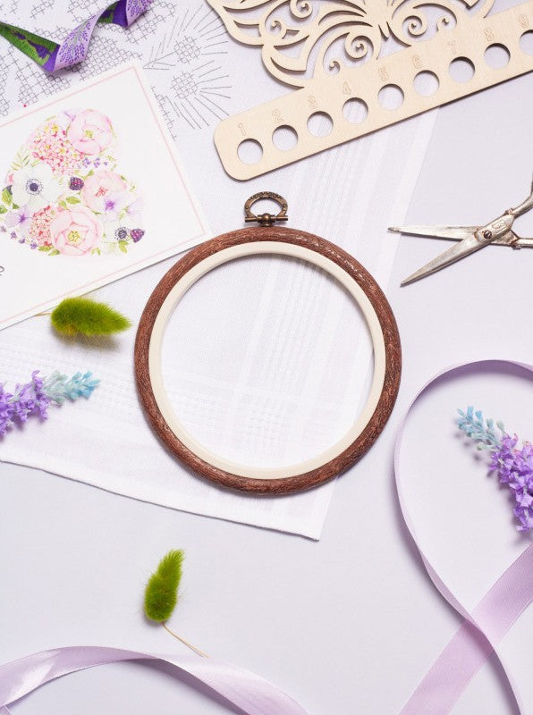 Nurge 230-2 Flexi Hoop in woodgrain finish, 13.5cm round, perfect for embroidery and needlework.