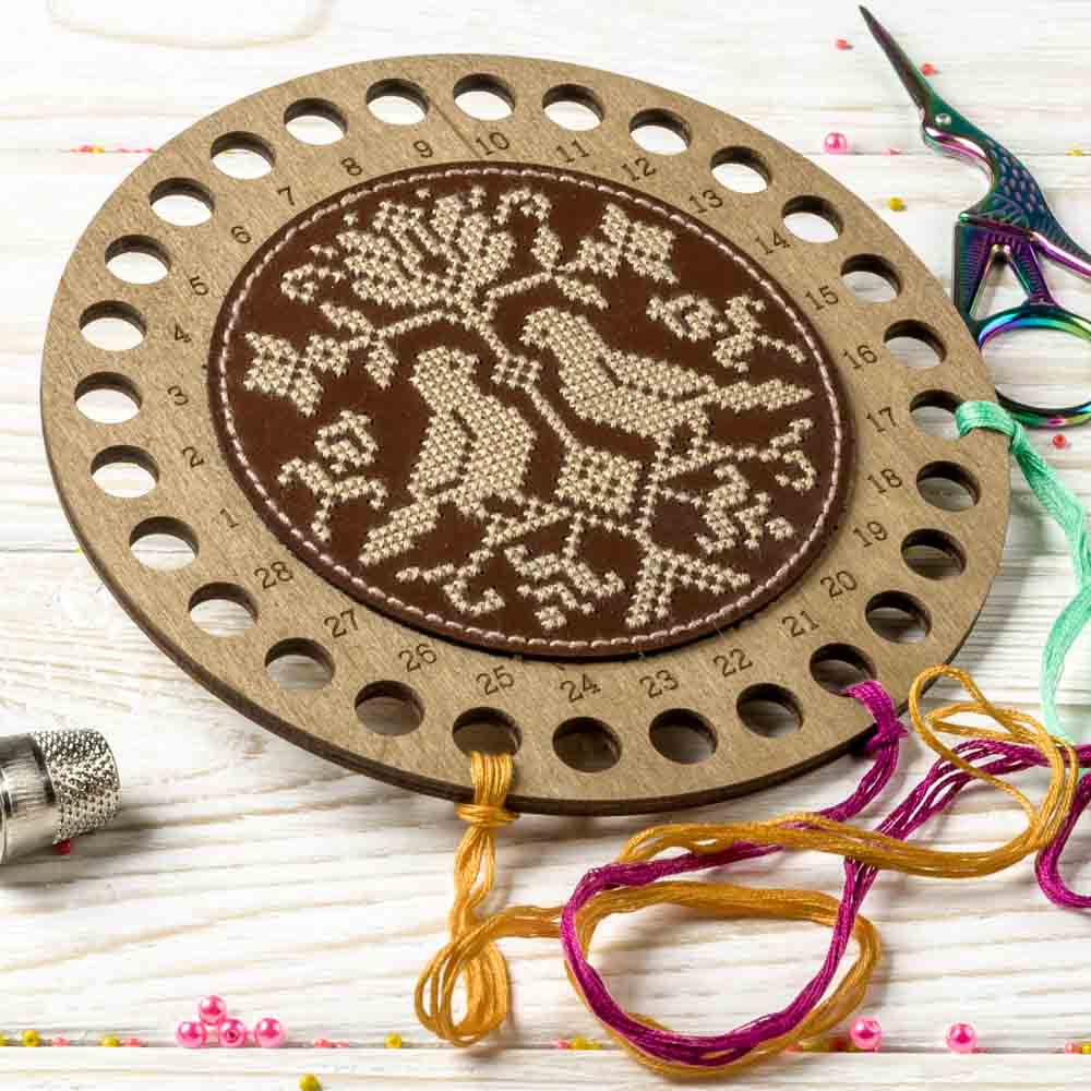 Thread organizer making kit FLTL-008 with artificial leather and embroidery supplies, showcasing its components and design.