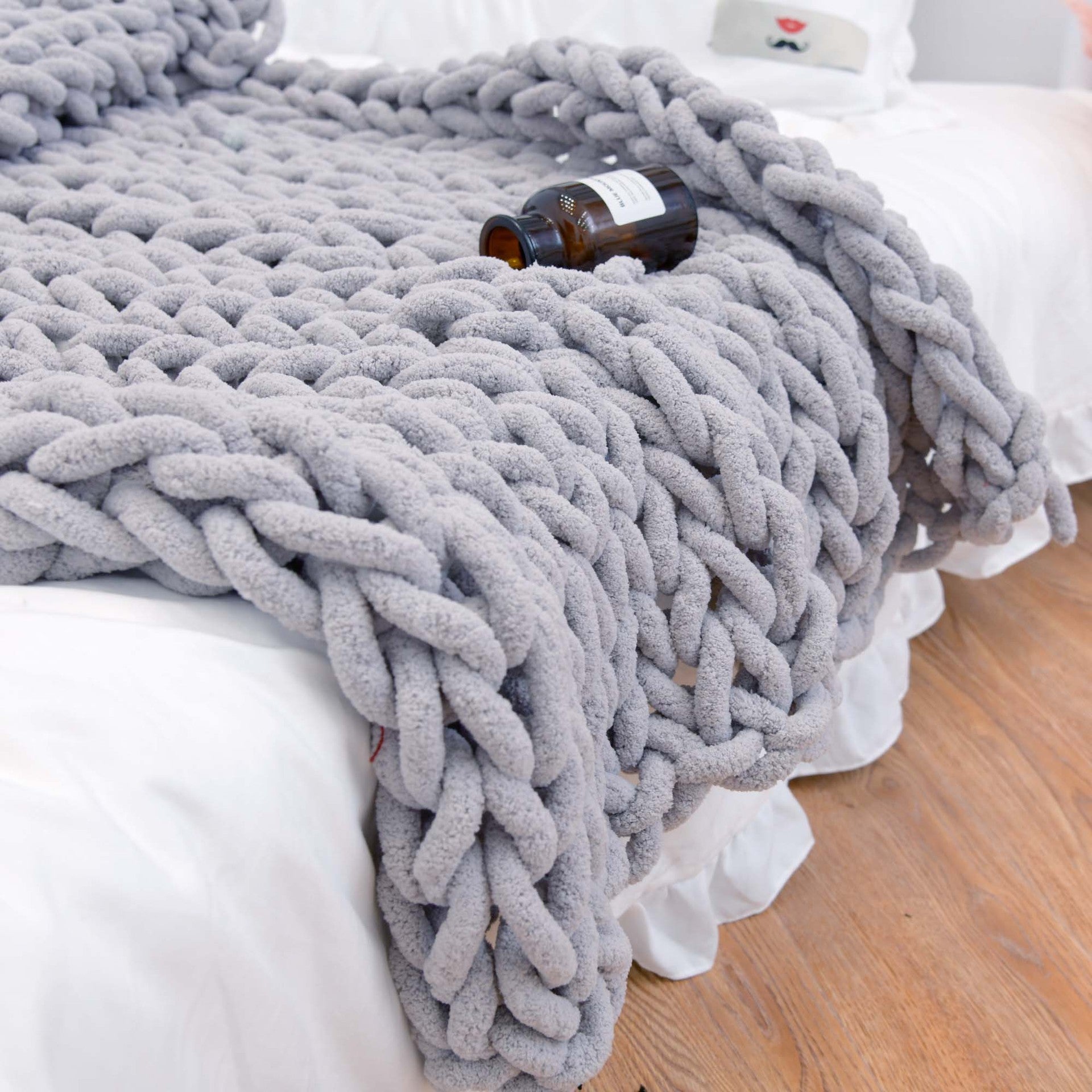 Handmade coarse yarn knitted chenille rod blanket in various colors, showcasing its soft texture and cozy design.