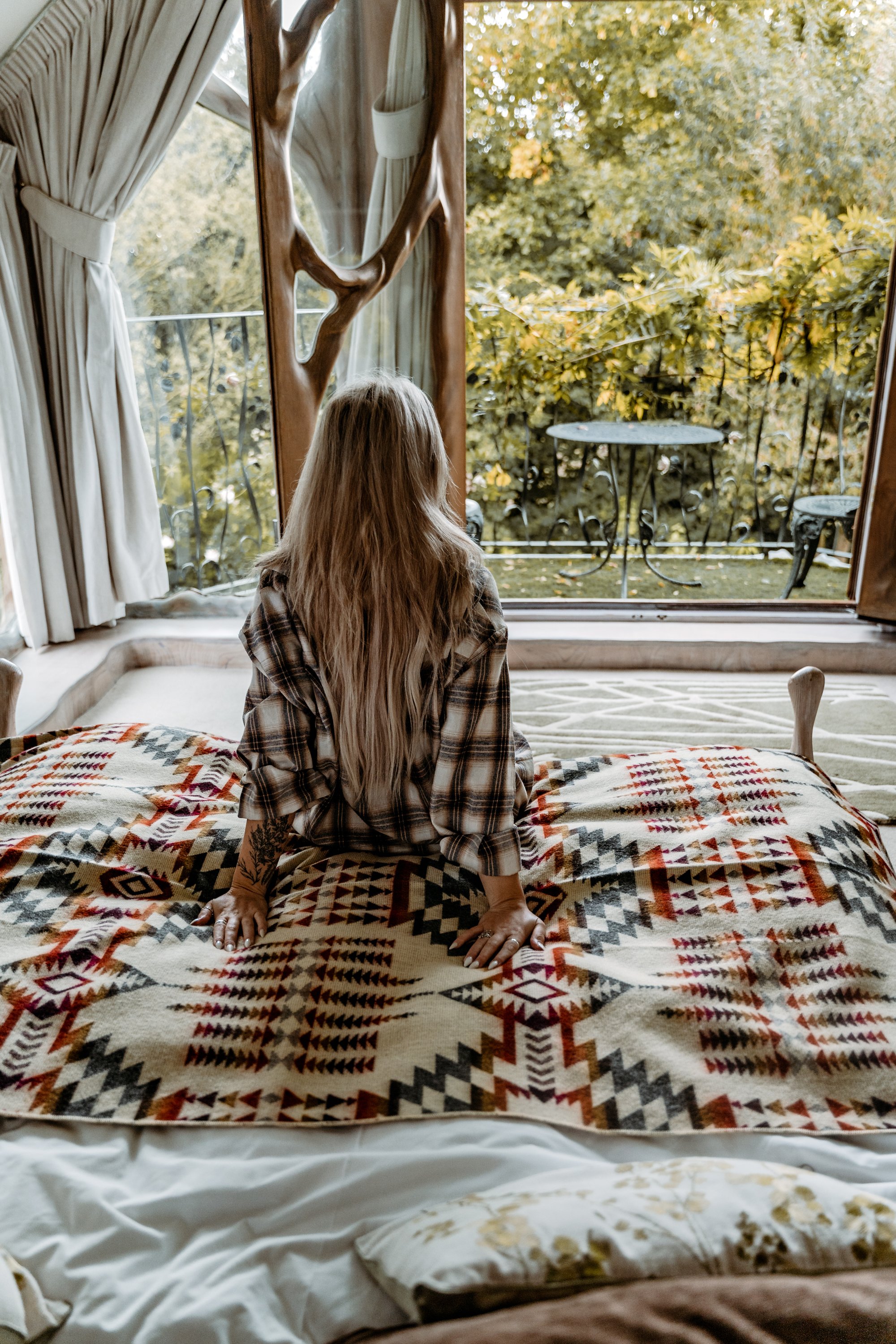 Secoya Blanket in Campfire Ash color, showcasing its soft texture and reversible design, perfect for outdoor and indoor use.