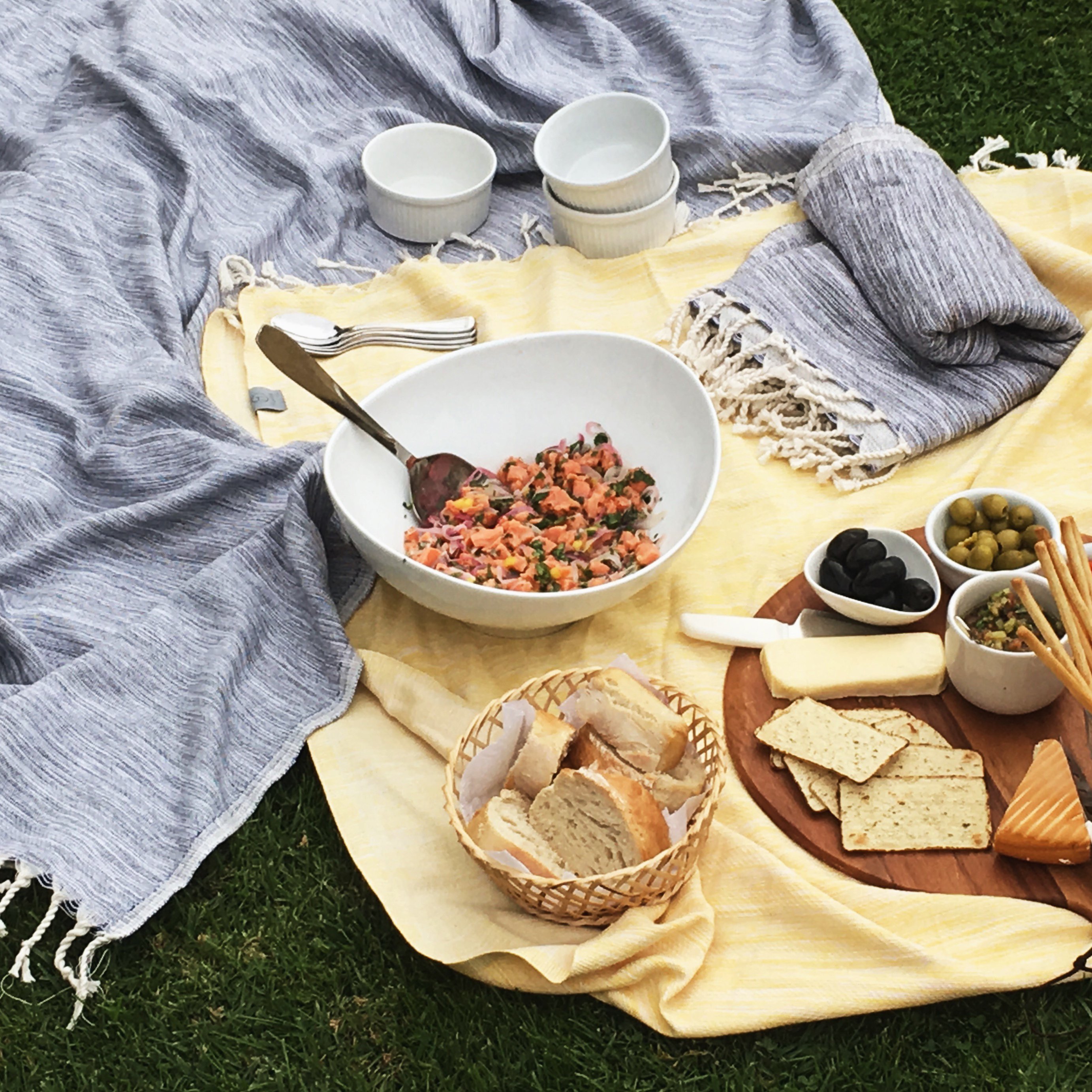 Yalova Ultra Soft Marbled Blanket Throw in Blue, showcasing its soft texture and stylish design.