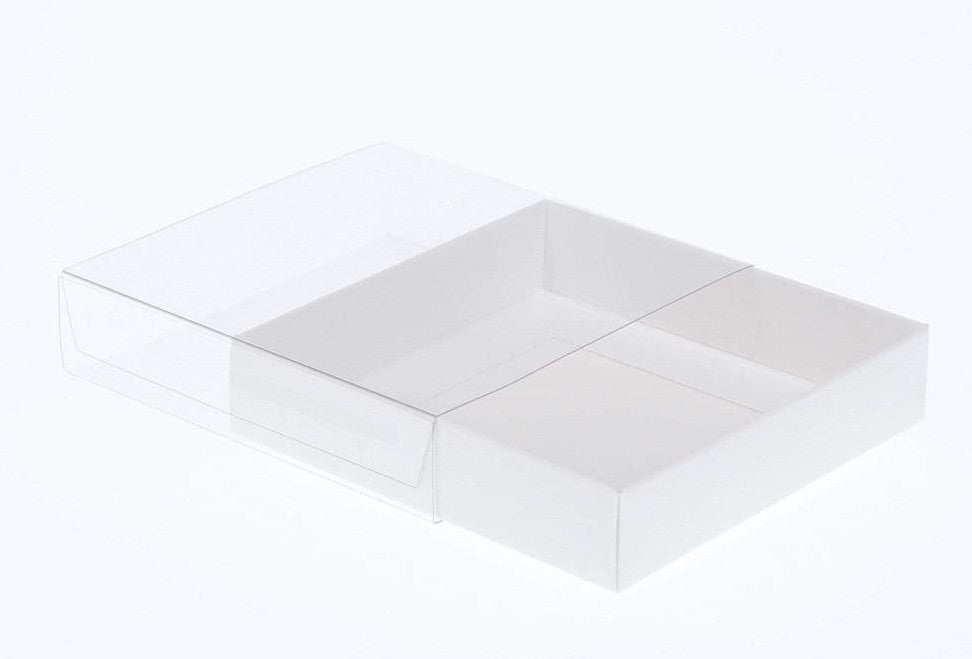 A set of 10cm square white favor boxes with clear plastic lids, ideal for invitations and gifts.