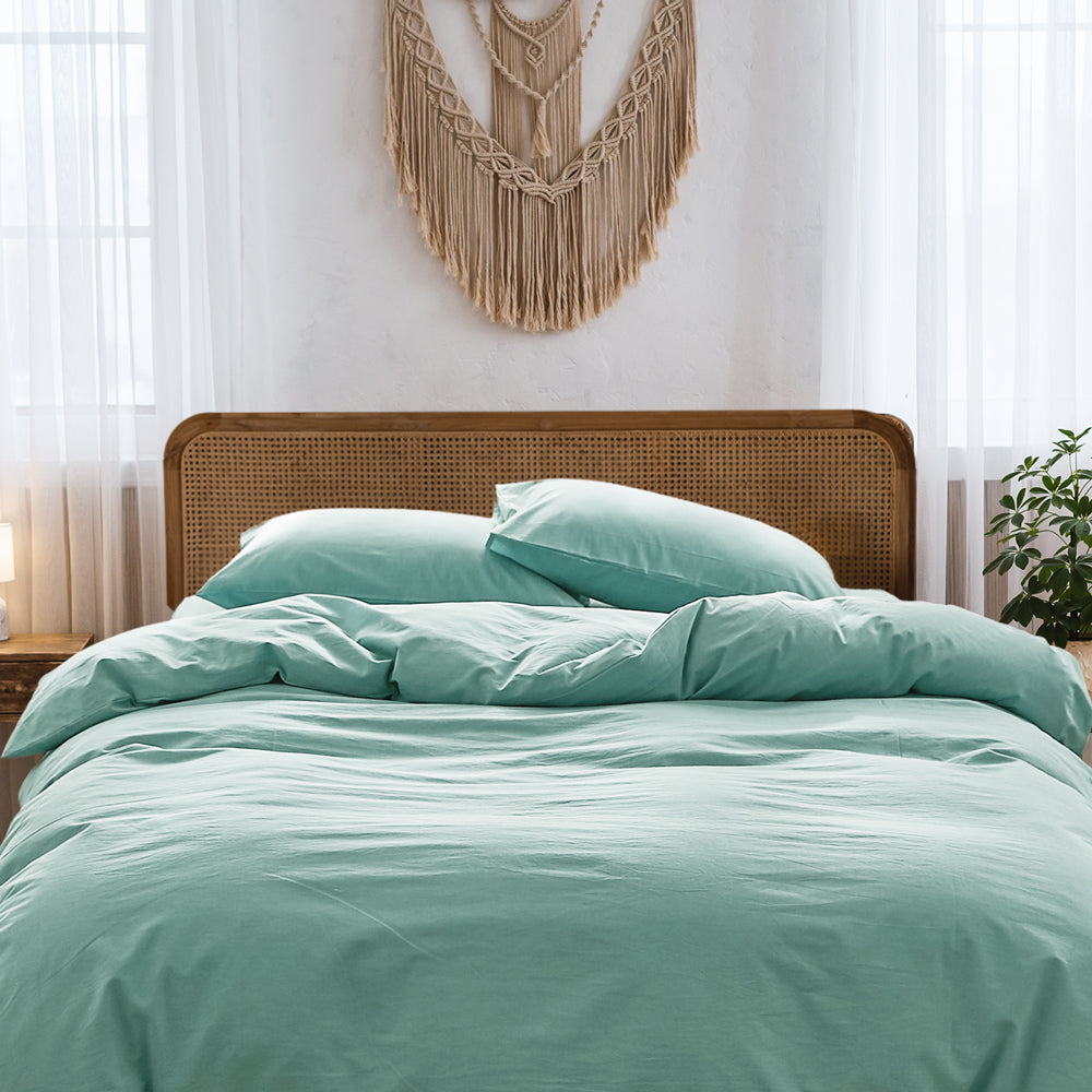 100% washed cotton quilt set in green, featuring a textured design, lightweight fabric, and included pillowcases, perfect for cozy bedding.