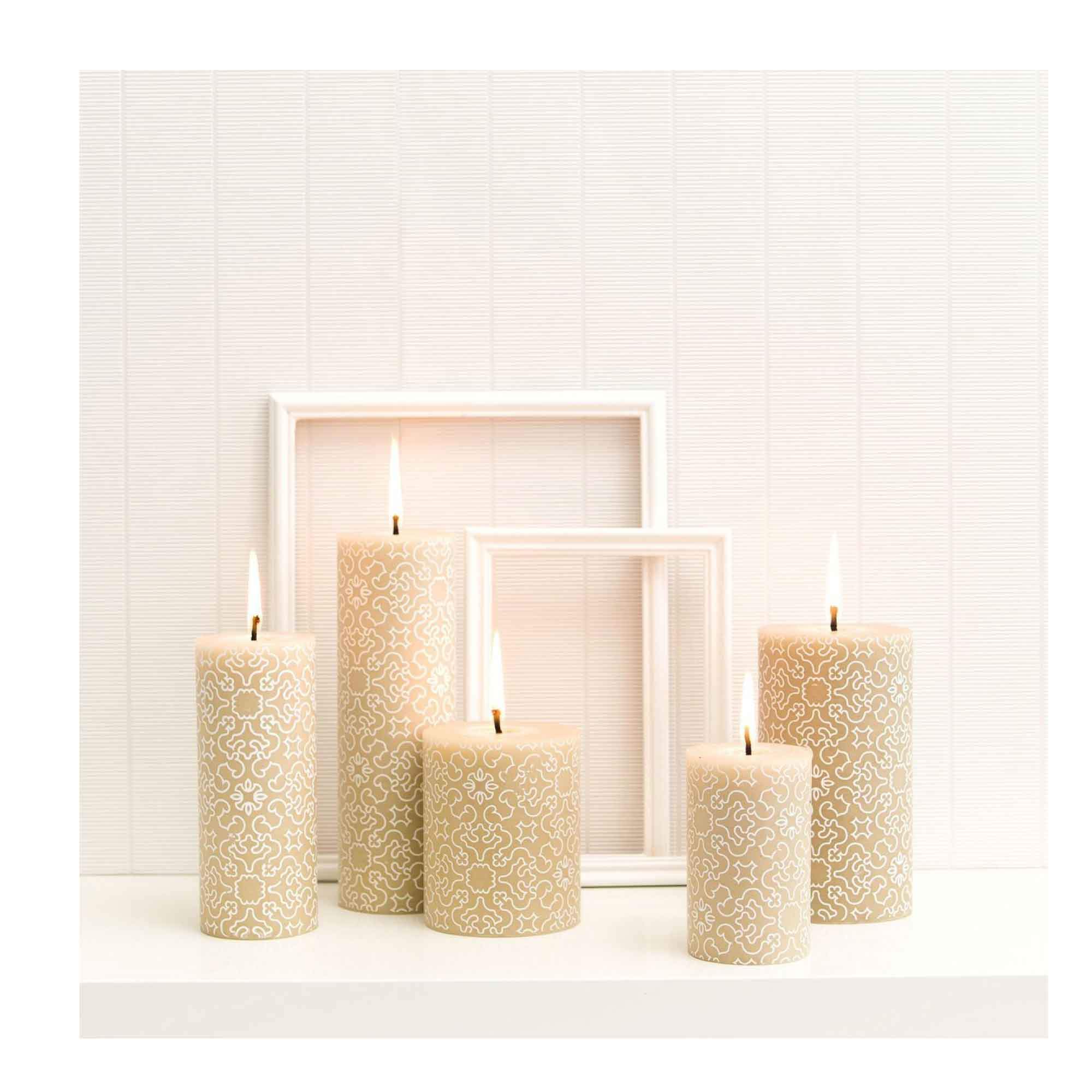 1kg bag of natural white beeswax pellets, pharmaceutical grade, suitable for candle making and cosmetics.