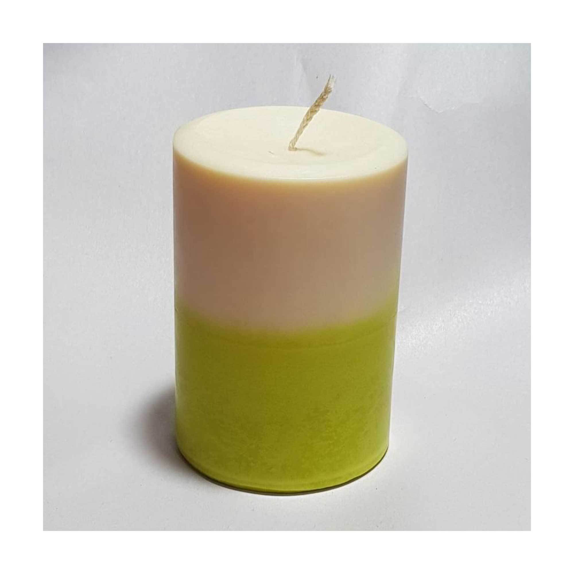 1kg bag of natural white beeswax pellets, pharmaceutical grade, suitable for candle making and cosmetics.