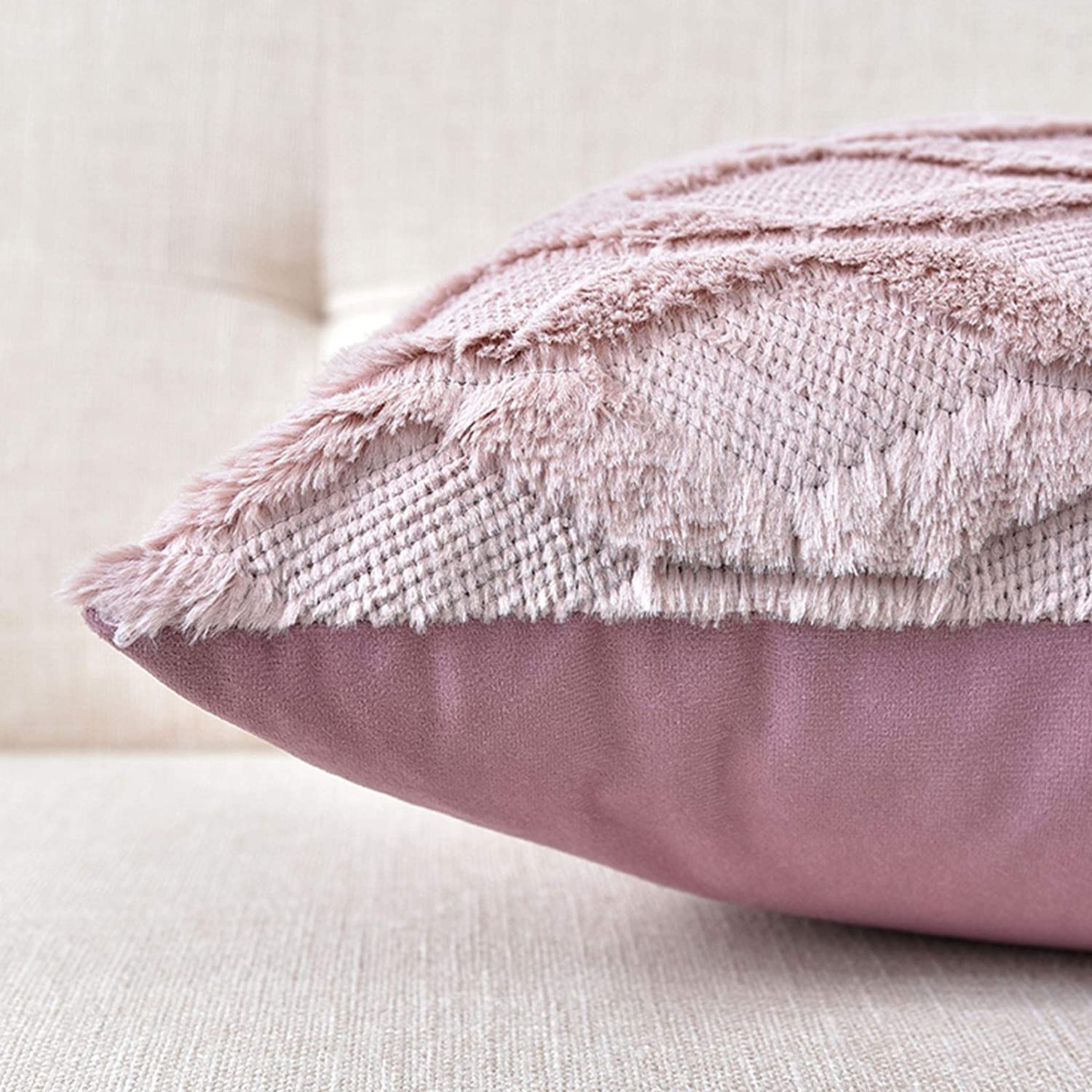 Two pink decorative boho throw pillow covers with soft faux fur and diamond design, measuring 45 x 45 cm each.