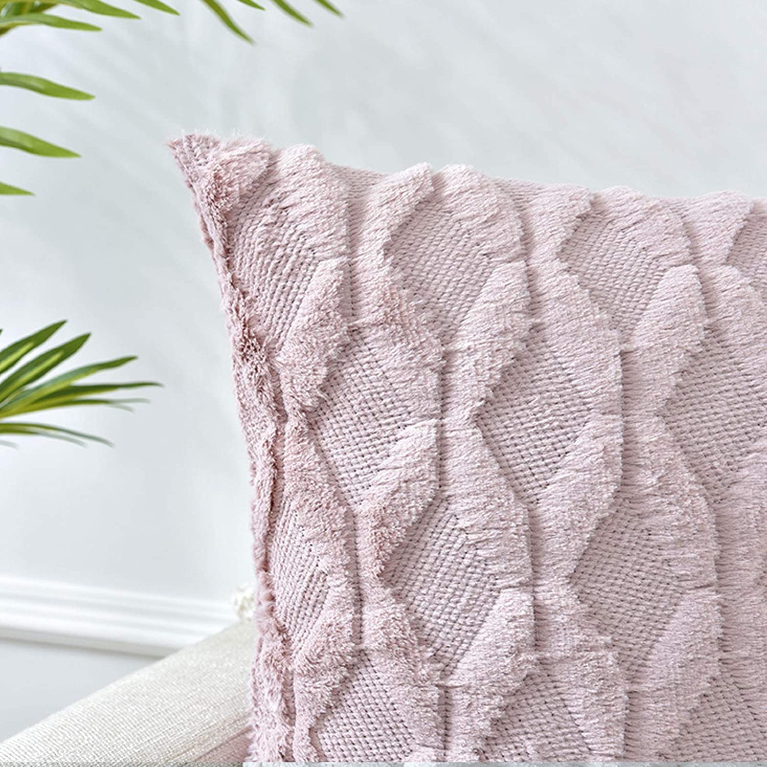 Two pink decorative boho throw pillow covers with soft faux fur and diamond design, measuring 45 x 45 cm each.