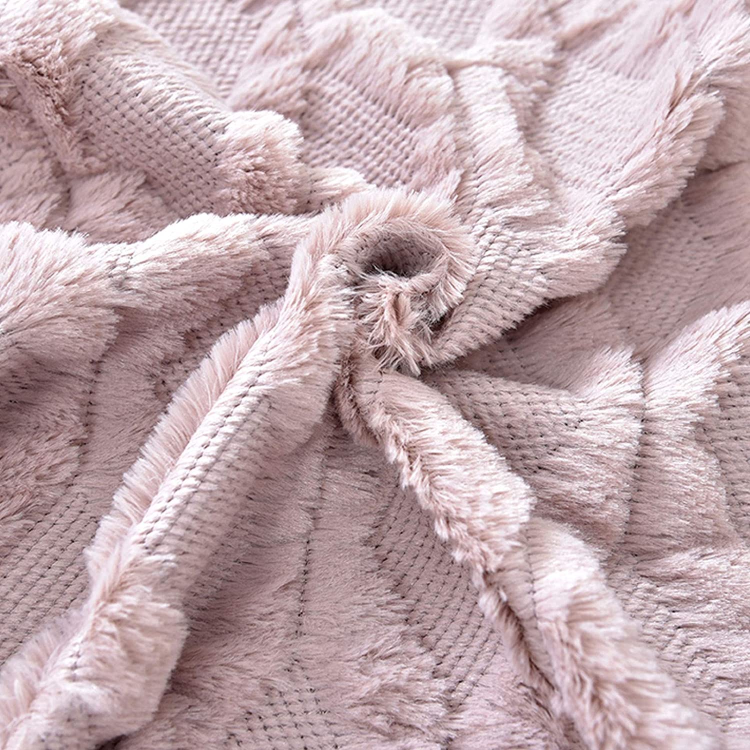 Two pink decorative boho throw pillow covers with soft faux fur and diamond design, measuring 45 x 45 cm each.