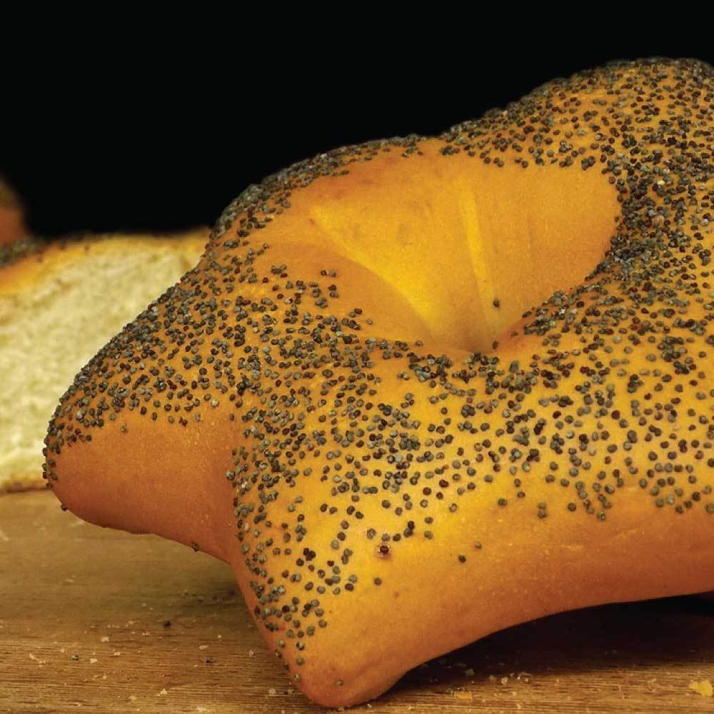 A resealable pouch containing 400g of unwashed blue poppy seeds, showcasing their rich color and texture.