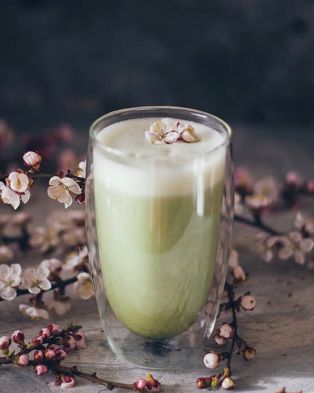 A stylish bamboo tray with four double-walled thermo glasses, showcasing an elegant dining presentation.