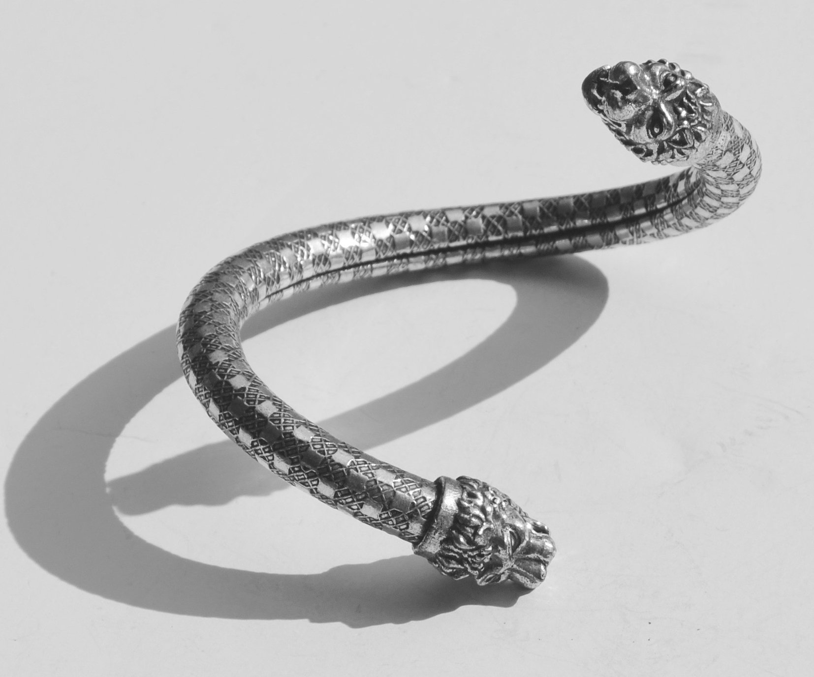 Antique Norse Lion Heads Viking Bracelet featuring intricate lion head designs and a square pattern, perfect for both men and women.