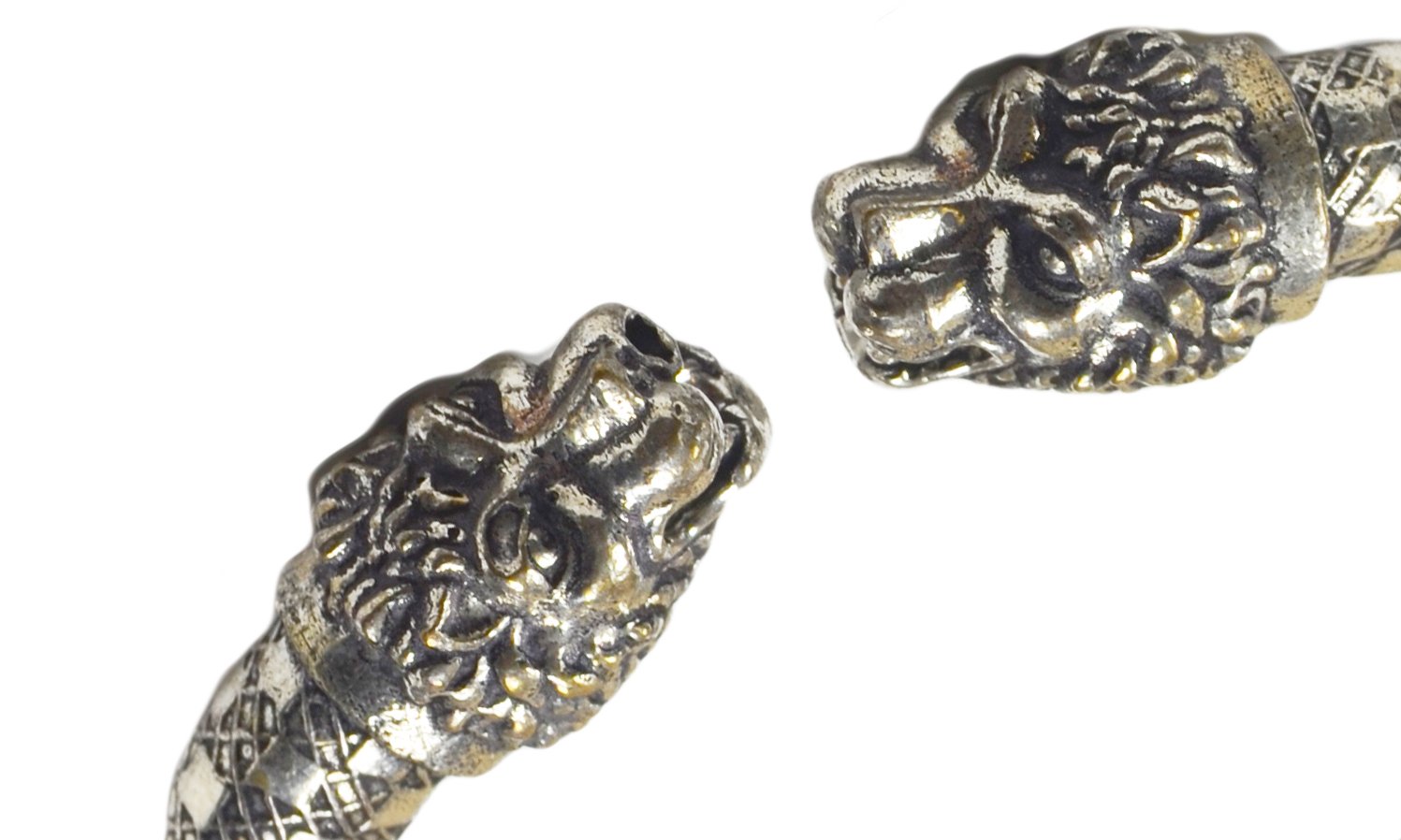 Antique Norse Lion Heads Viking Bracelet featuring intricate lion head designs and a square pattern, perfect for both men and women.