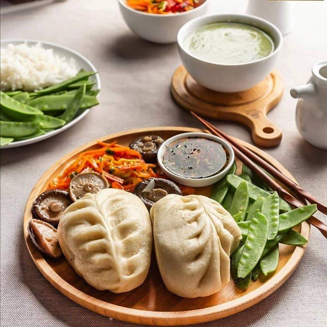 A beautifully crafted 9-inch round bamboo plate, showcasing its natural texture and eco-friendly design, perfect for serving appetizers and barbecue.