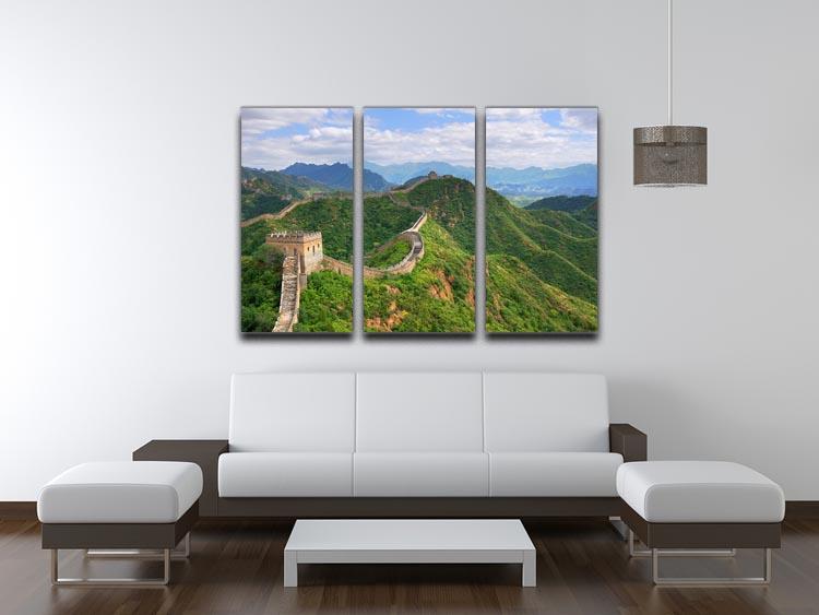 A beautiful 3-panel canvas print depicting the Great Wall of China, showcasing stunning landscapes and intricate details.