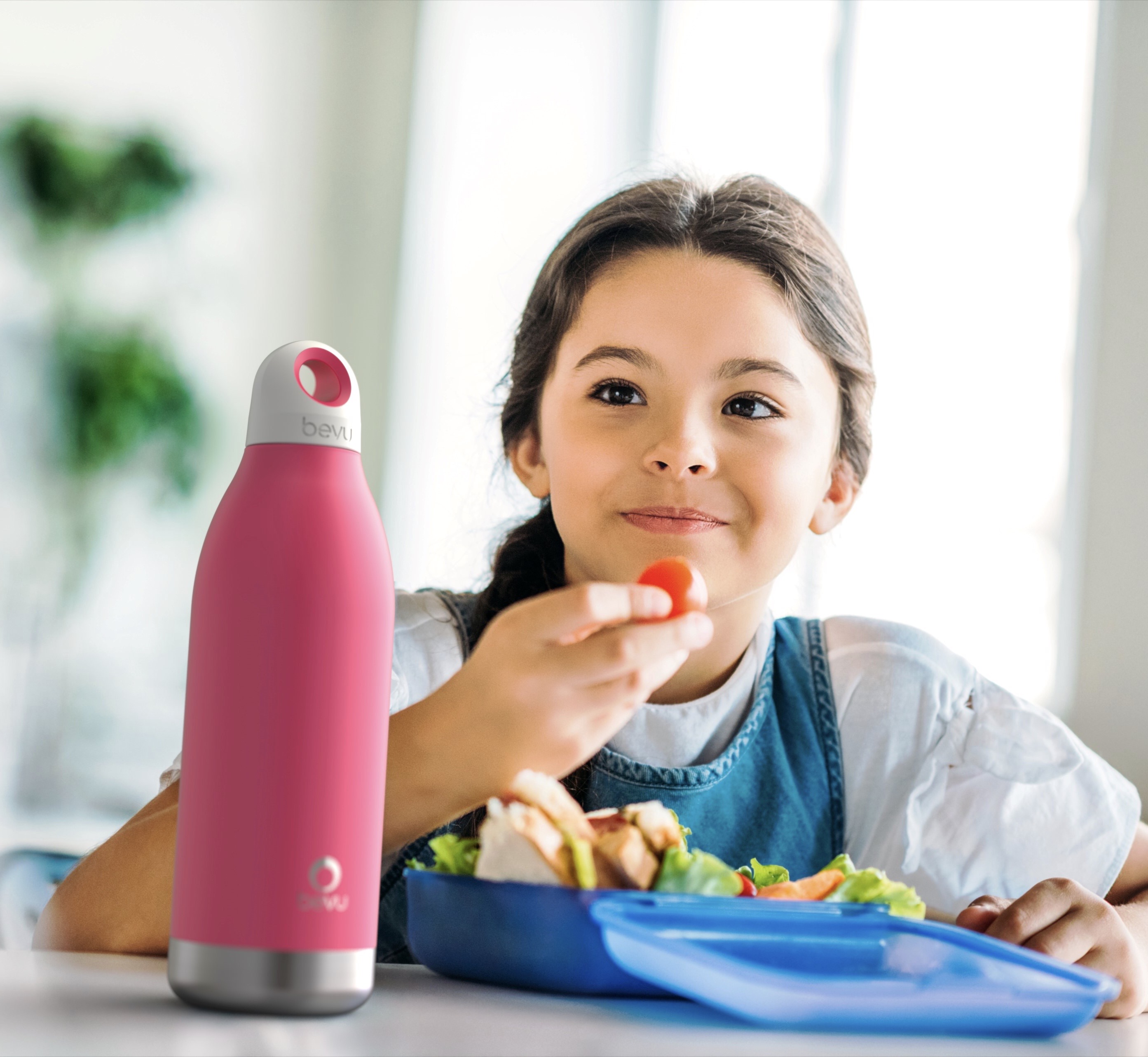 Bevu® DUO Insulated Bottle in Violet, 550ml, showcasing its sleek design and double vacuum insulation.