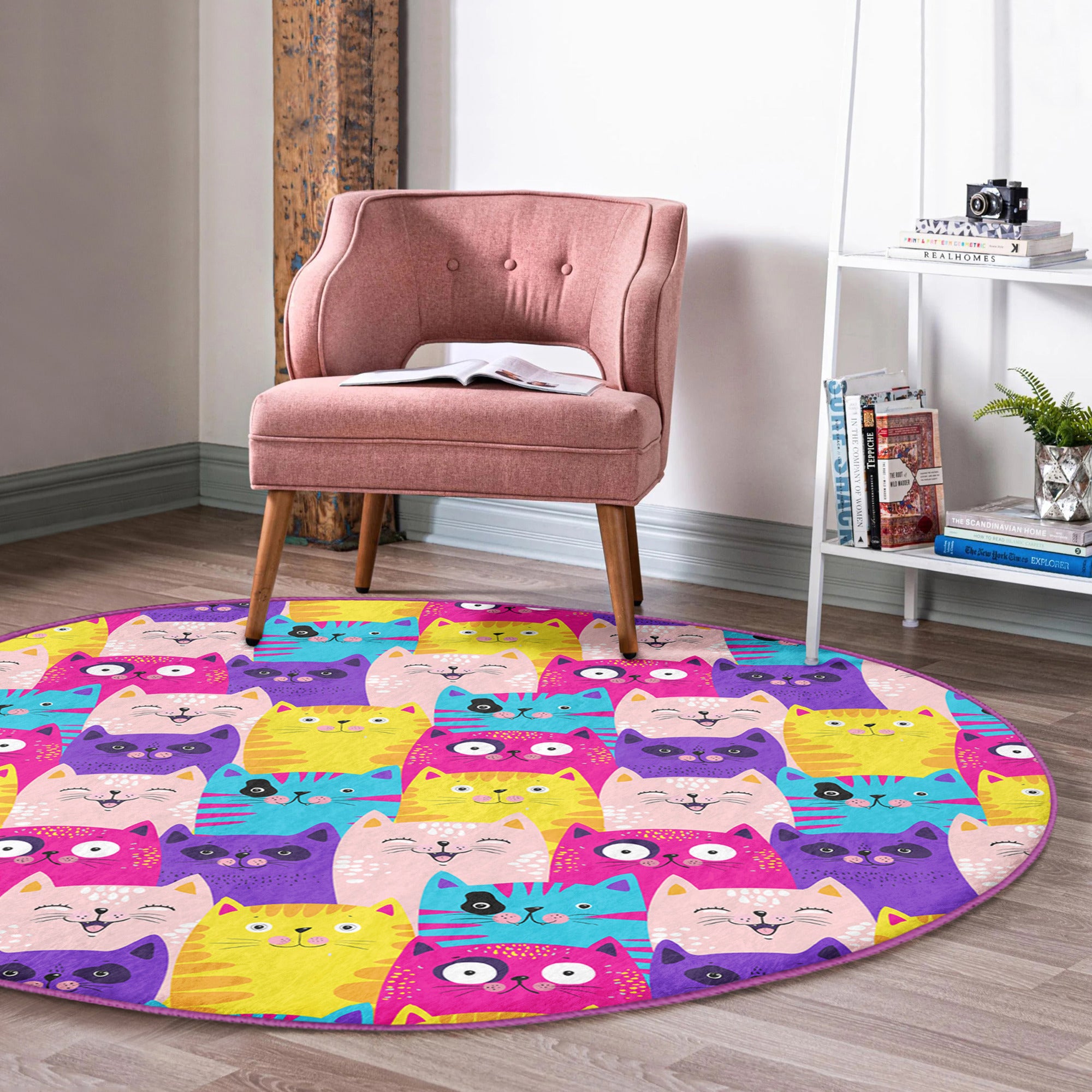 A vibrant round rug featuring a playful pattern of colorful cats, perfect for cat lovers and home decor.