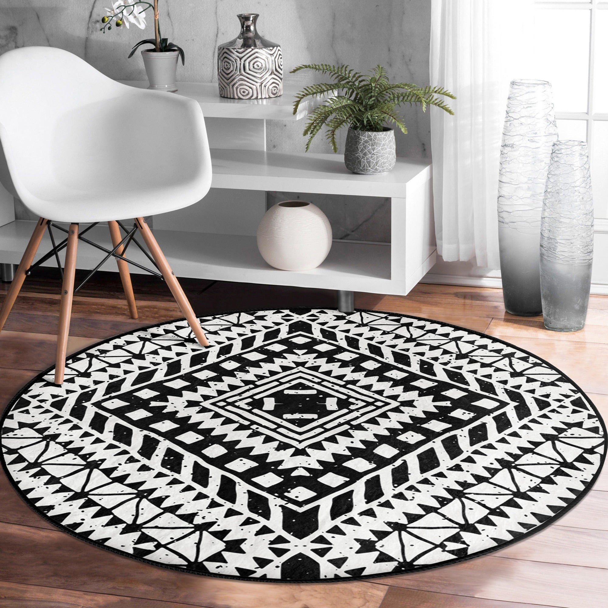 Cottage Round Rug in farmhouse style, showcasing a soft velvet texture and anti-slip backing, perfect for home decor.
