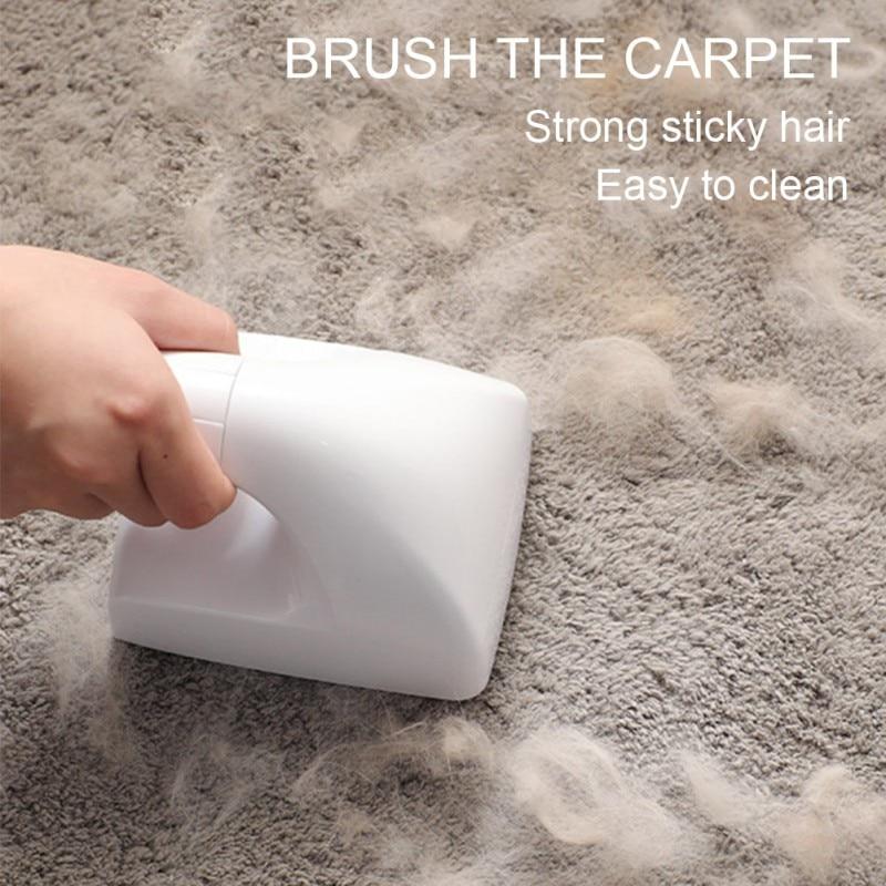 De Novo Everyday Pet Hair Roller designed for removing pet hair and lint from fabrics, featuring a self-cleaning base and easy-to-empty compartment.