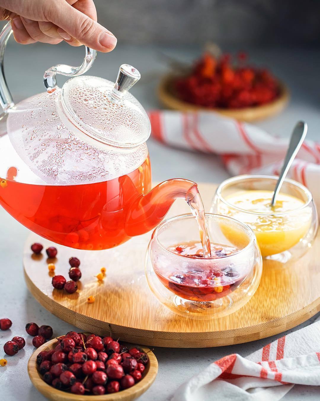 Double-Wall Vacuum Sealed Thermo Glass Bowl, 4.1 Fl Oz, showcasing its elegant design and double-wall construction.