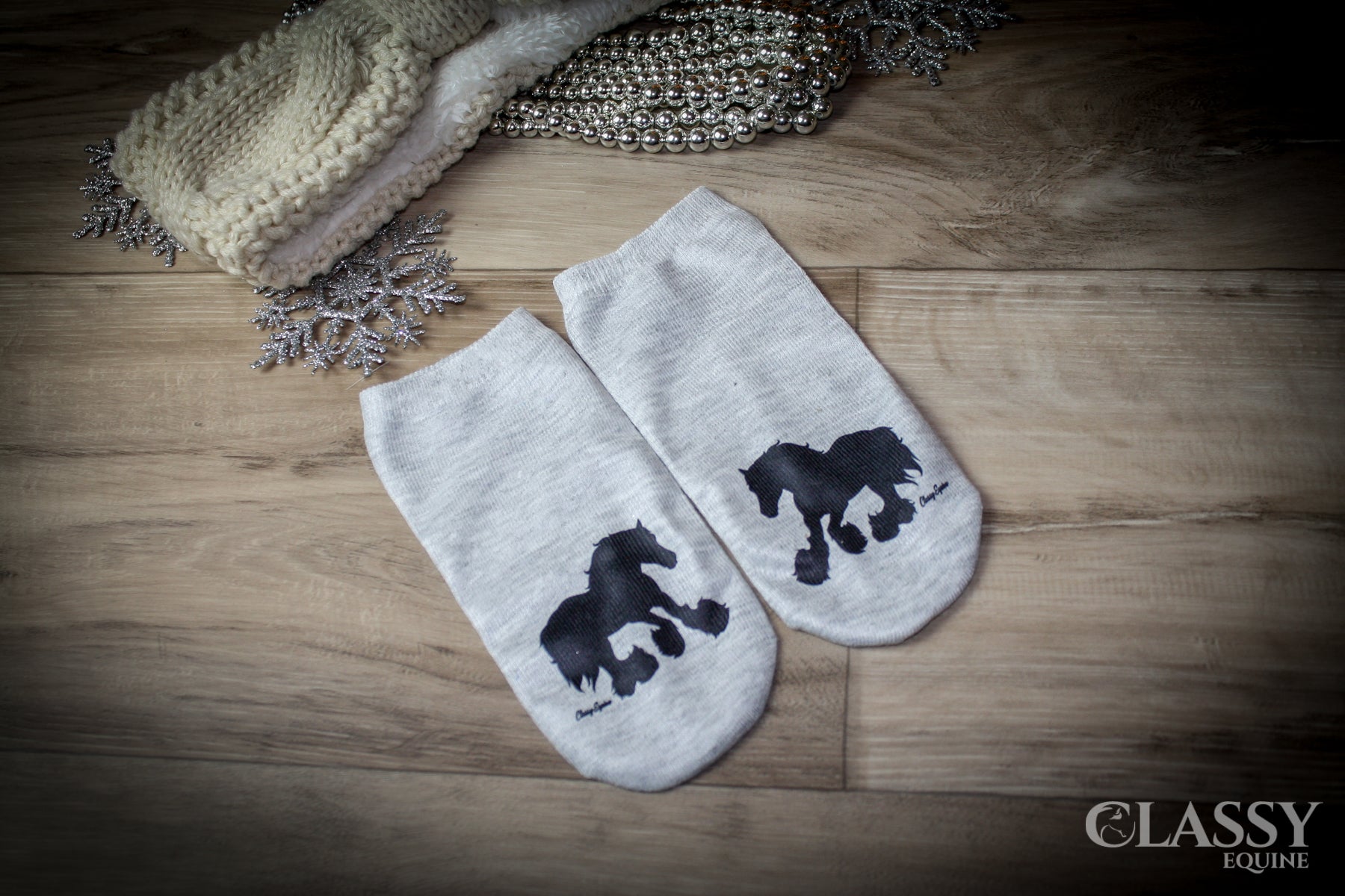 A collection of colorful no-show women's fashion socks in blue, pink, purple, light gray, and dark gray, displayed neatly.
