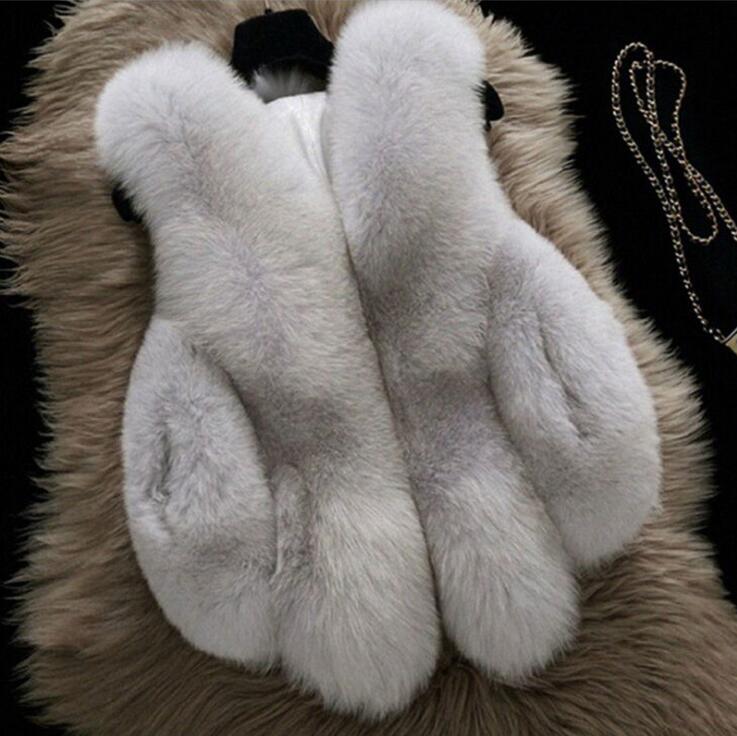 A stylish women's faux fur coat in a casual slim fit, perfect for autumn and winter fashion, showcasing its luxurious texture and elegant design.