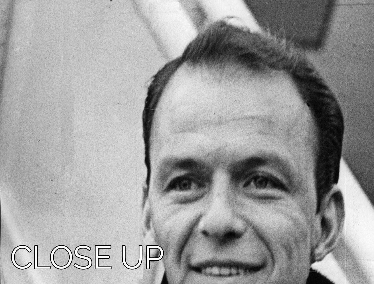 Frank Sinatra at airport captured in a stunning 3-panel canvas print, showcasing his iconic style and elegance.