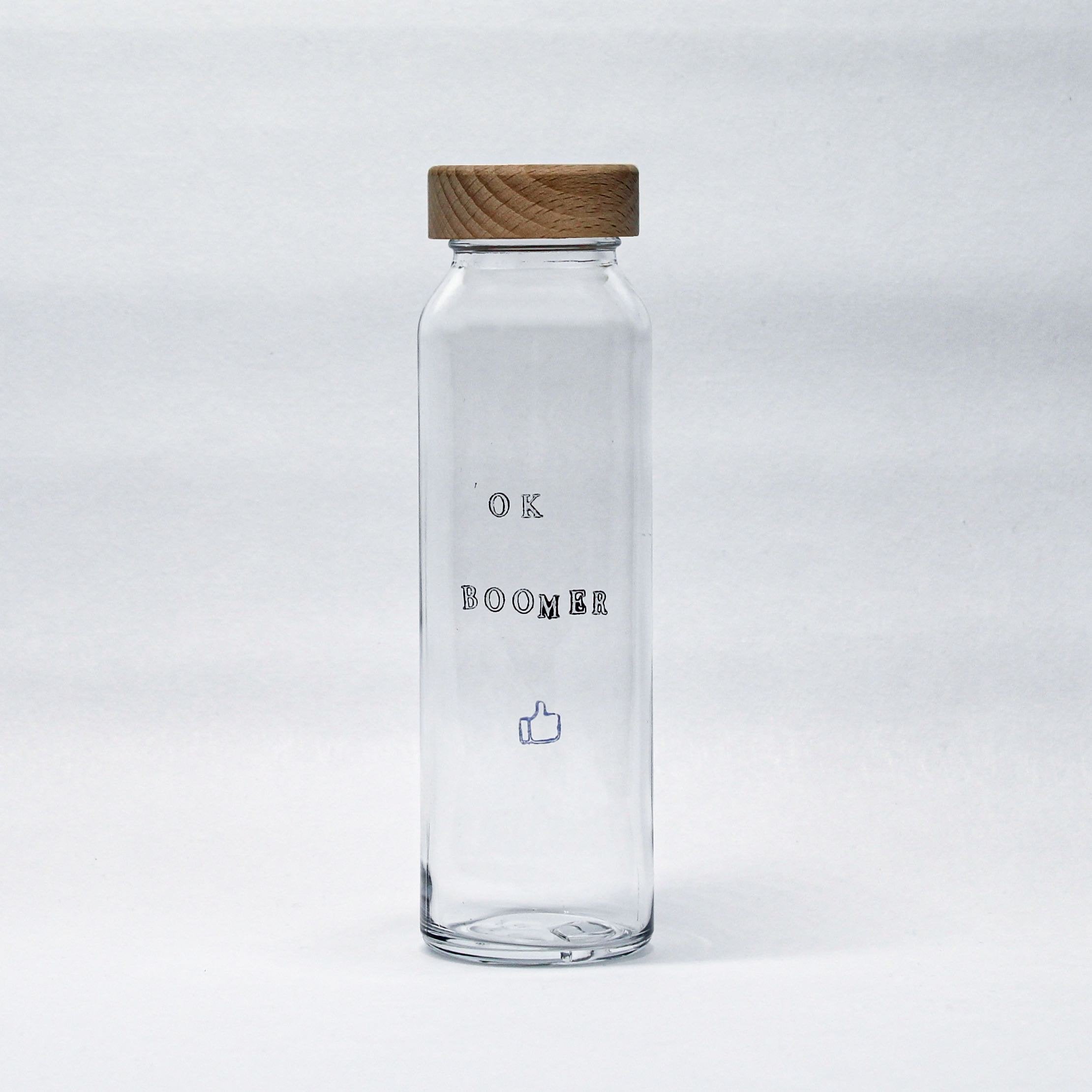 Gourde en verre de 25 cL peinte à la main, écologique et pratique, idéale pour un usage quotidien.