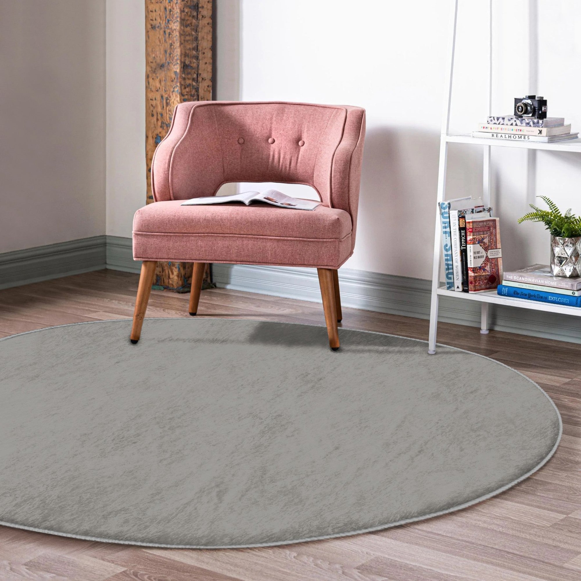 A stylish grey round rug with a soft velvet texture, perfect for home decor and easy maintenance.