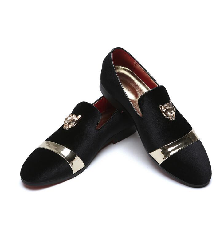 Stylish Hot Fashion Gold Top and Metal Toe Men Velvet Dress Shoes with a luxurious velvet finish and pointed toe design.