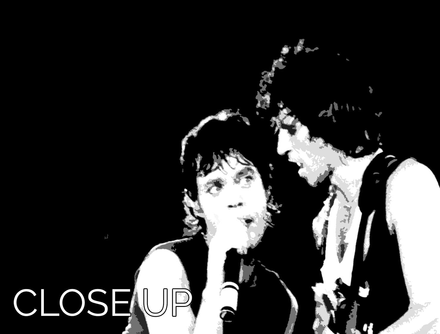 Keith Richards and Mick Jagger groove 3-panel canvas print showcasing iconic musicians in vibrant colors.