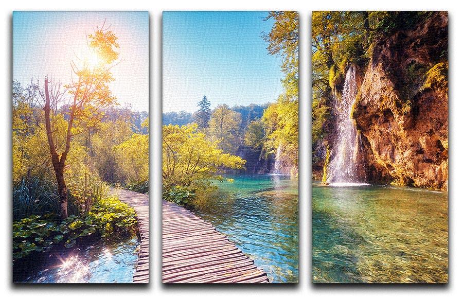 A stunning 3-panel canvas print depicting a majestic view of turquoise water, perfect for home or office decor.