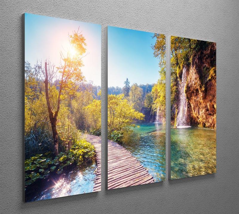 A stunning 3-panel canvas print depicting a majestic view of turquoise water, perfect for home or office decor.