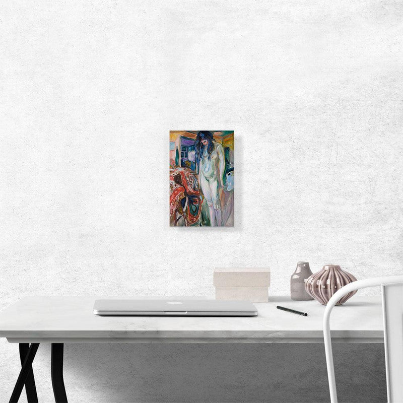 Model by the Wicker Chair 1921 showcasing elegant wicker design and comfortable seating.