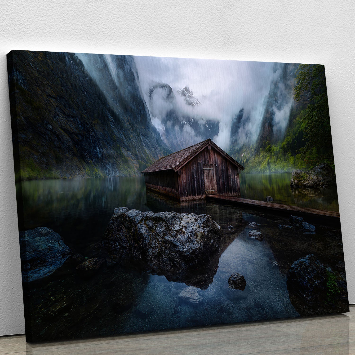 A vibrant Ober-View Canvas Print showcasing modern art and nature themes, perfect for home or office decor.