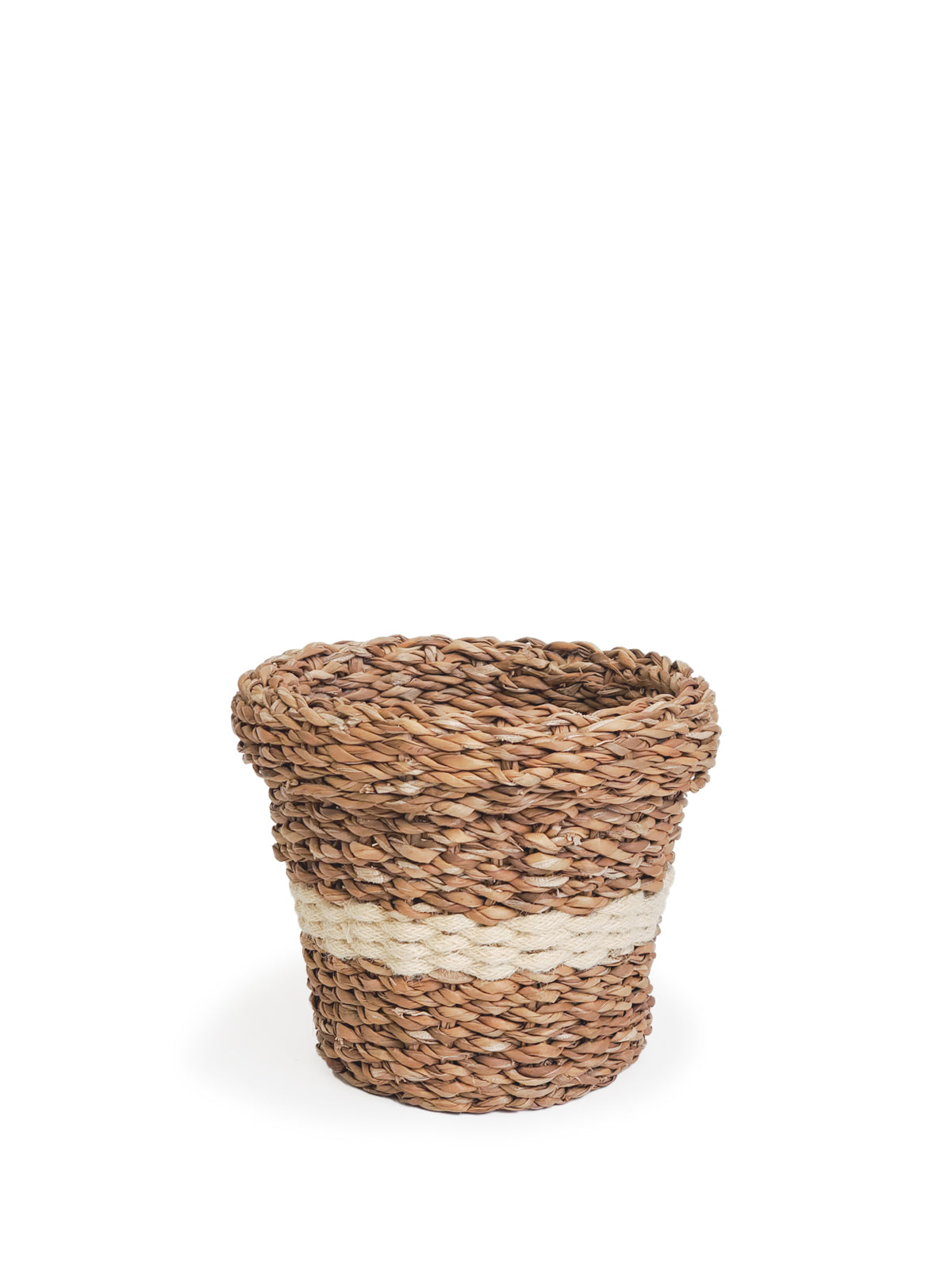 Savar Nesting Plant Basket made from sustainable seagrass, featuring a natural texture and three unique patterns, ideal for plant display.