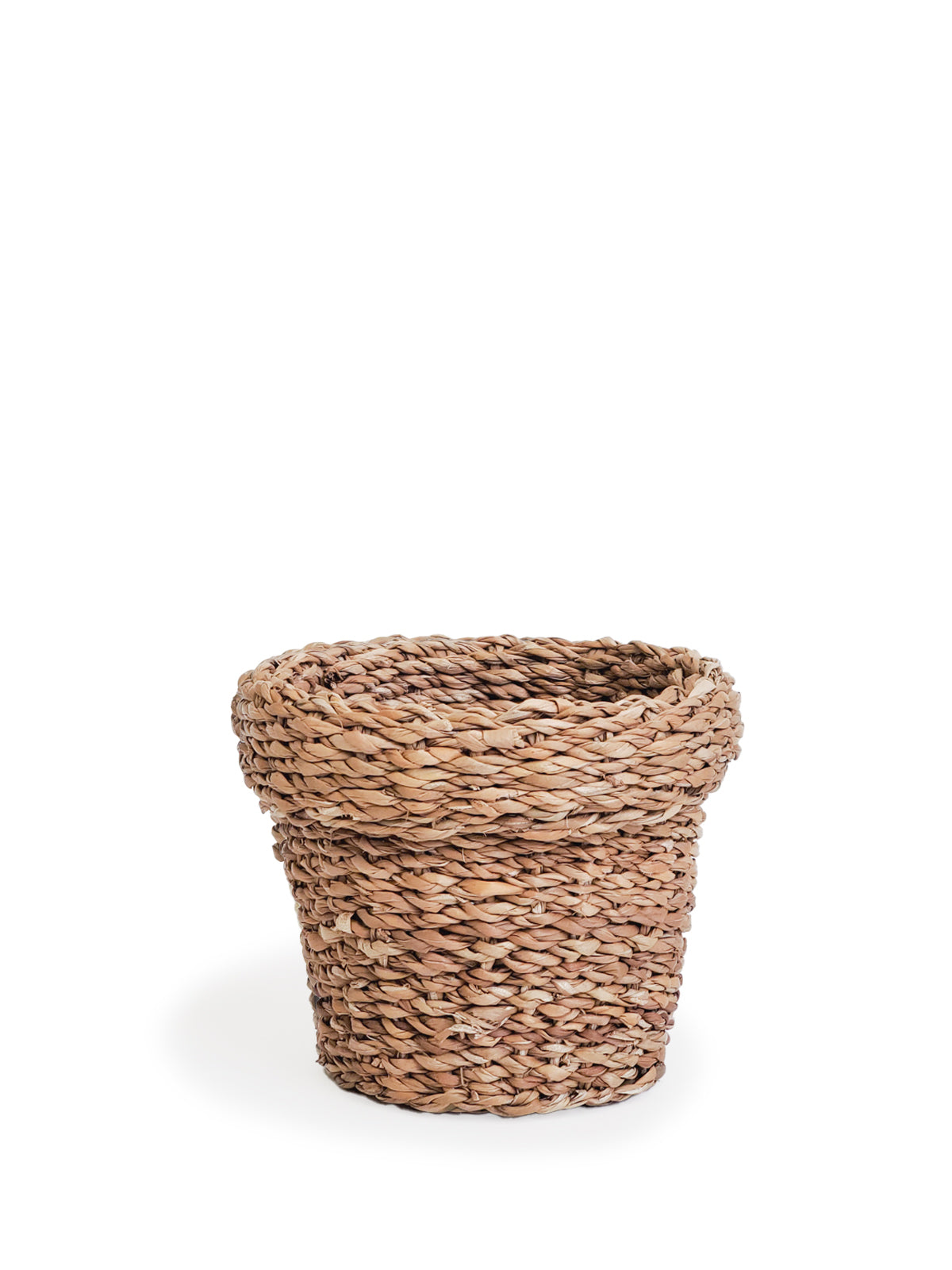 Savar Nesting Plant Basket made from sustainable seagrass, featuring a natural texture and three unique patterns, ideal for plant display.