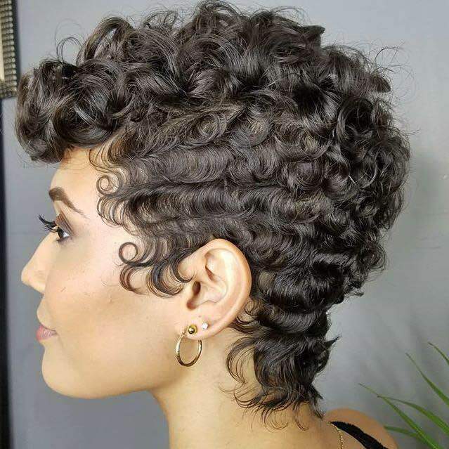 Short black wig for black women, featuring heat-resistant synthetic hair in a curly style, perfect for versatile looks.