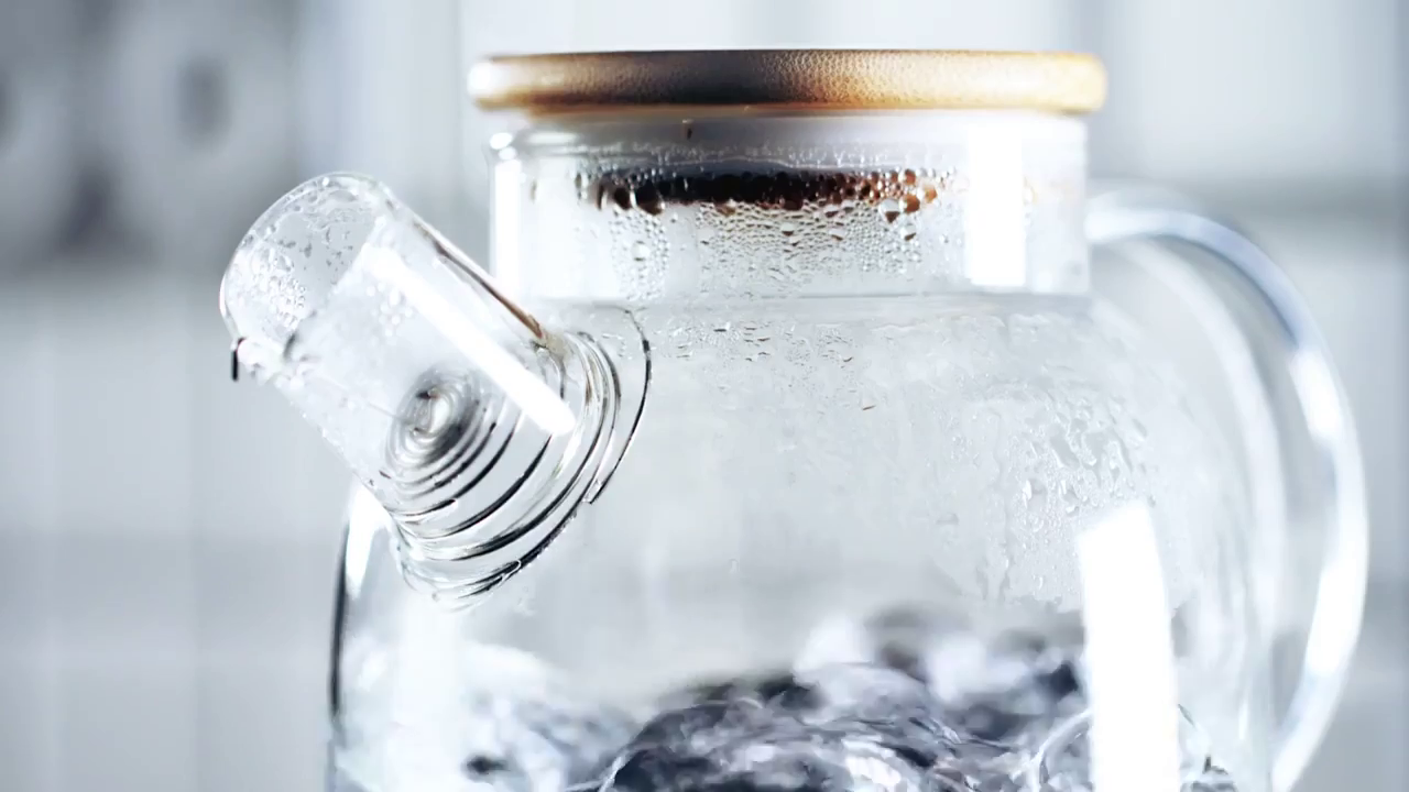 A clear Thermo Glass Mug with a 17 oz capacity, showcasing its elegant design and high-temperature resistance, perfect for hot and cold beverages.