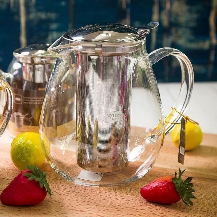 Elegant Thermo Glass Teapot made of borosilicate glass with a bamboo lid and stainless steel infuser, perfect for hot and cold beverages.