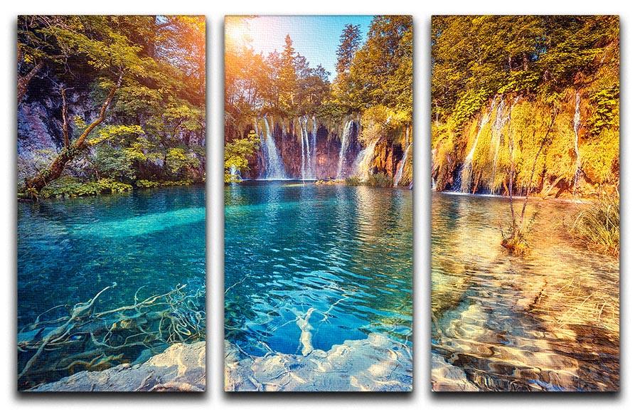 A beautiful 3-panel canvas print featuring turquoise water and sunny beams, perfect for enhancing home decor.