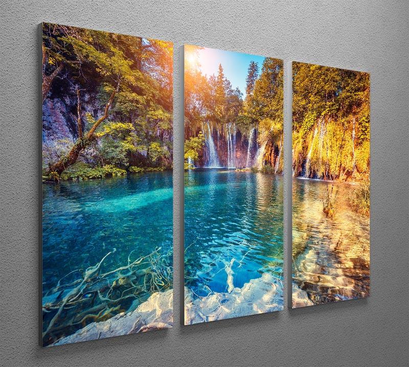 A beautiful 3-panel canvas print featuring turquoise water and sunny beams, perfect for enhancing home decor.