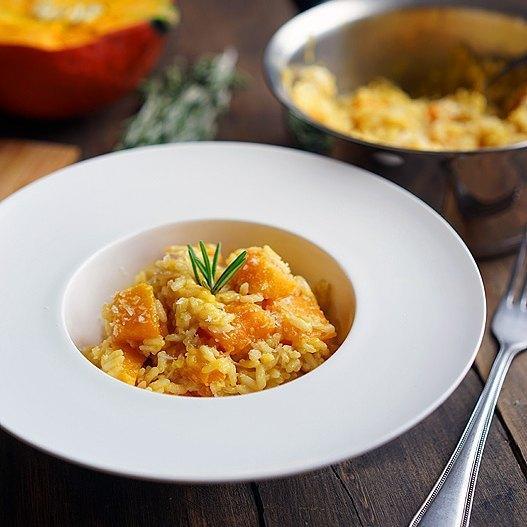 A 12-inch white deep plate made of fine porcelain, showcasing an elegant rolled rim design, perfect for serving soups and meals.