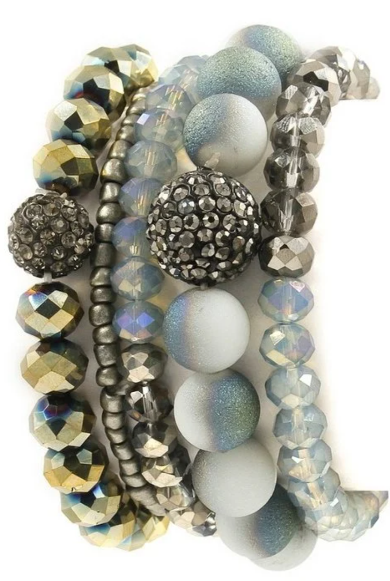 A beautiful set of elastic bracelets featuring colorful beads and sparkling crystals, showcasing their elegant design and versatility.