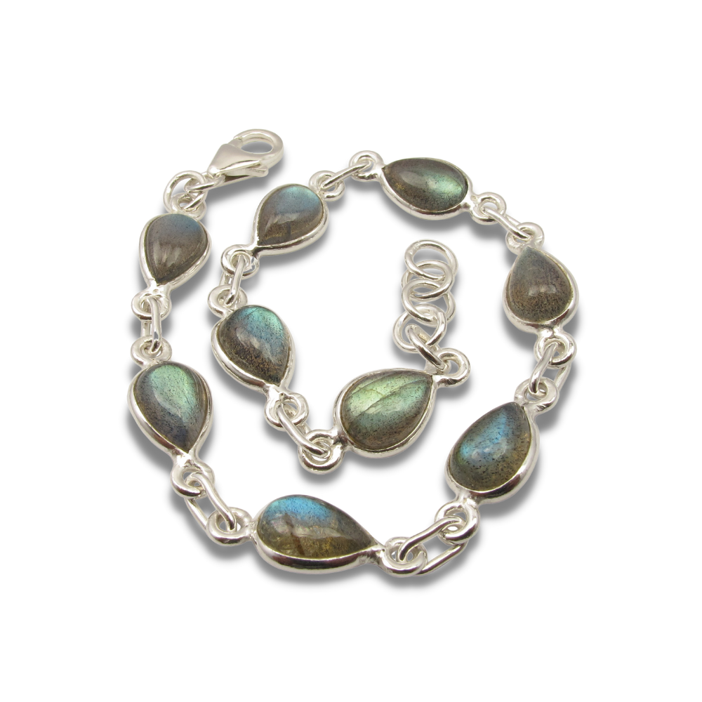 Bracelet en Labradorite 'Talisman' en Argent 925, mettant en valeur la pierre naturelle et le design élégant.