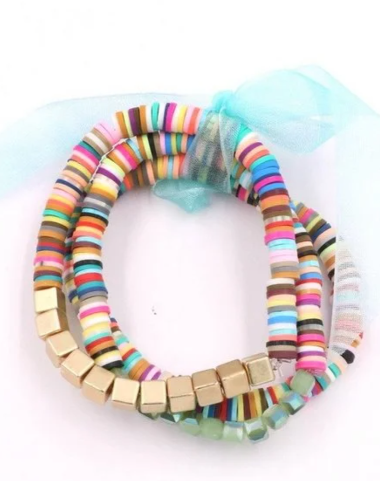 Colorful rubber bead bracelet set with metal square stones, featuring an elastic design for comfort.