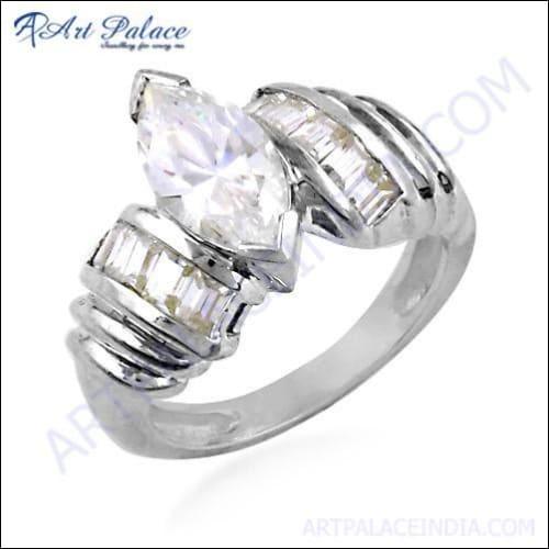 A beautiful 925 silver ring featuring sparkling white cubic zirconia gemstones, elegantly designed for any occasion.