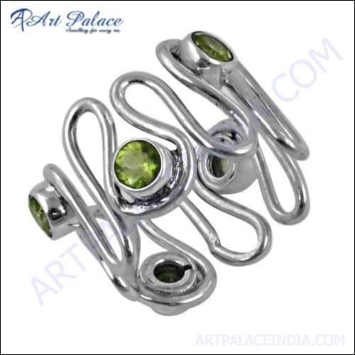 A beautifully crafted 925 sterling silver ring featuring a vibrant peridot gemstone, showcasing a fancy design perfect for elegant occasions.