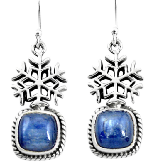 Boucles d'oreilles pendantes en Kyanite et Argent 925, mettant en valeur des pierres cyan et un design élégant.
