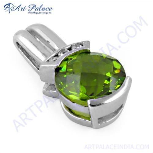 Charming silver pendant featuring a vibrant peridot stone surrounded by white cubic zirconia, showcasing elegance and craftsmanship.