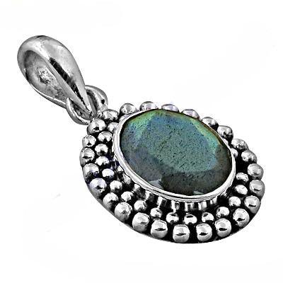 Customized 925 sterling silver pendant featuring a stunning labradorite gemstone, showcasing its unique color play and craftsmanship.